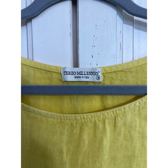 Terzo Millennio size medium yellow linen blouse top short buttons in back Italy - Picture 2 of 4